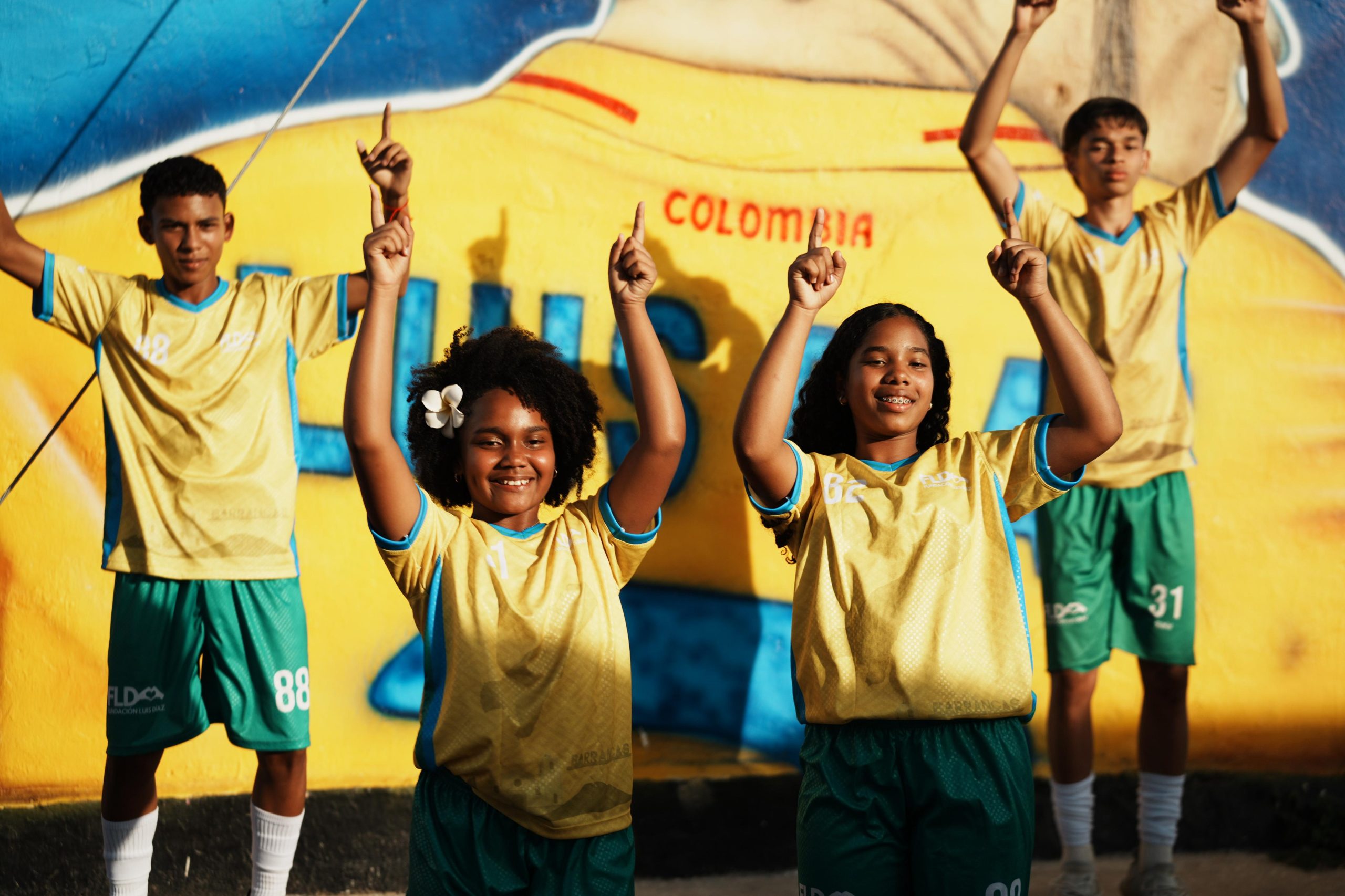 OPPO y Luis Díaz lanzan «El Baile de la Lucha», inspirado por los niños de su fundación para vivir la emoción del fútbol